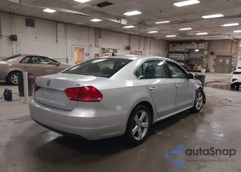 2015 Volkswagen Passat 1.8T Limited Edition из США, поврежденный, VIN 1VWAT7A34FC103407